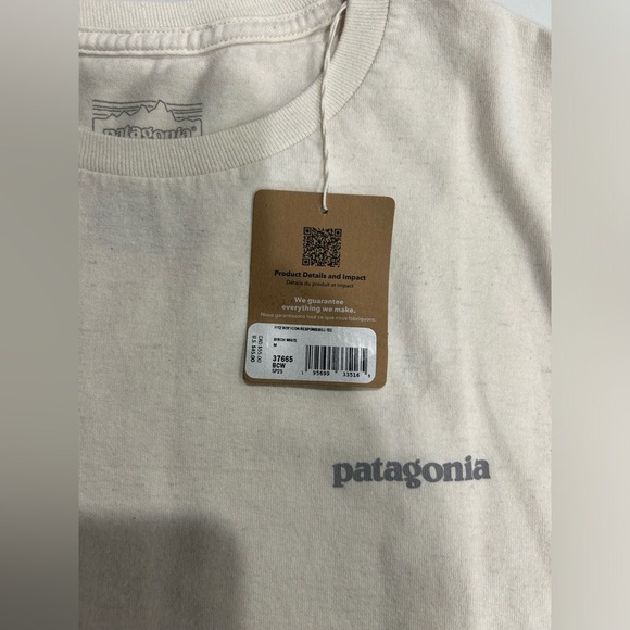 Patagonia Men's Medium Fitz Roy Icon Responsibili-Tee T-Shirt Birch White NWT - Picture 6 of 7